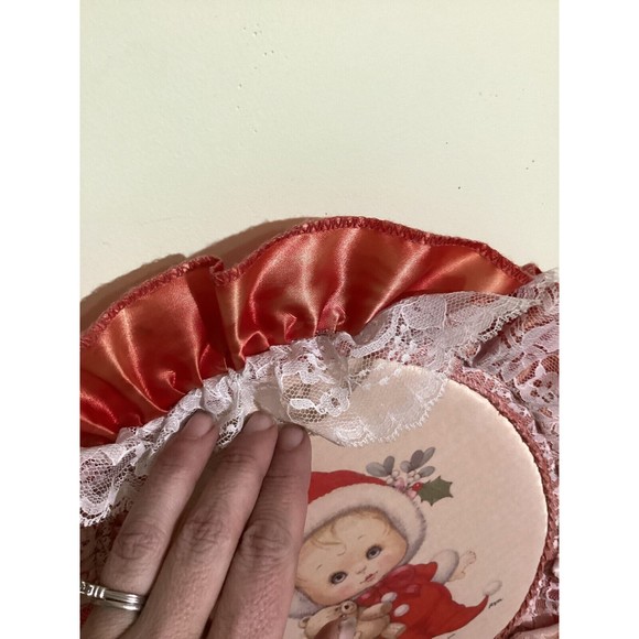 Vintage Ruth Morehead Christmas Wall Hanging Lace Holly Baby And Kitten & Bear - Picture 12 of 13